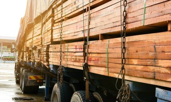 Jak efektywność transportu materiałów budowlanych wpływa na koszt inwestycji?