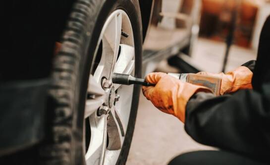Jak mobilny serwis opon może pomóc w redukcji kosztów eksploatacyjnych?