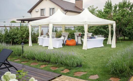 Jak zapewnić bezpieczeństwo podczas imprezy w hali namiotowej?