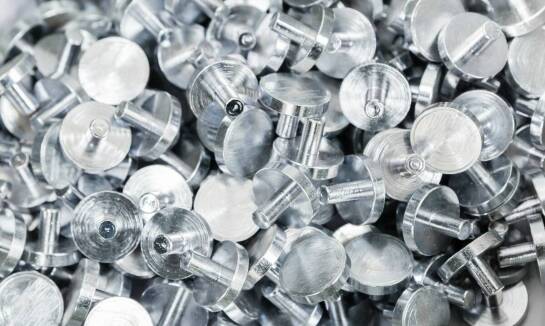 Jak prawidłowo dobierać odważniki do felg w serwisie wulkanizacyjnym?