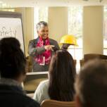 Jakie wyzwania stoją przed zabezpieczeniami przeciwpożarowymi w nowoczesnych budynkach?