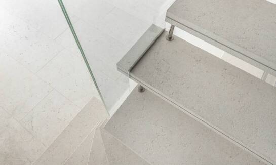 Schody policzkowe: elegancja i praktyczność w jednym rozwiązaniu