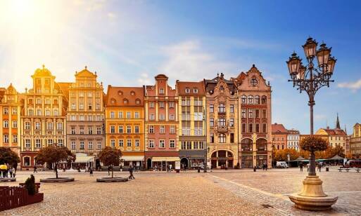 Jak transport busem wspiera rozwój turystyki w Poznaniu?