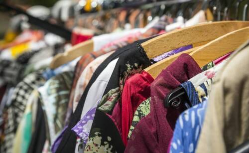 Jakie są najpopularniejsze kategorie produktów dostępnych na gielda z ubraniami?