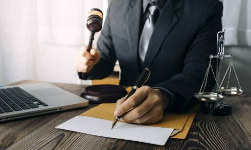 Jak adwokat może pomóc w skomplikowanych sprawach cywilnych?