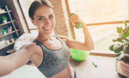 Jak trener online monitoruje postępy swoich podopiecznych?