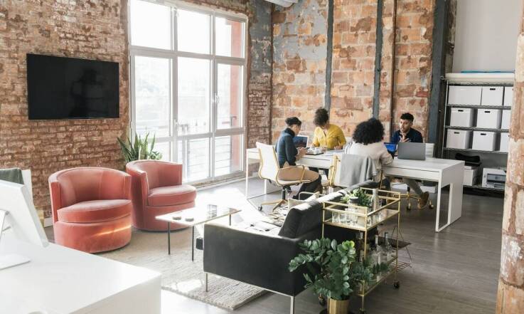 Jakie są najważniejsze zalety leasingu pracowników w branży usługowej?