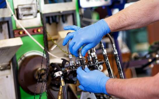 Zakuwanie węży hydraulicznych – precyzyjne rozwiązania
