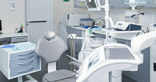 Jakie są kluczowe zasady higieny jamy ustnej według dentystów z Wilanowa?