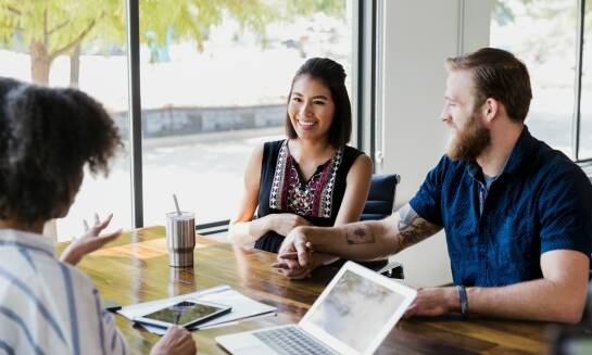 Jakie promocje i rabaty oferuje "hurtownia b ware" dla stałych klientów?