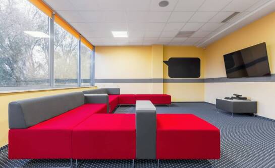 Metalowe meble do przedszkola: bezpieczeństwo i estetyka w jednym