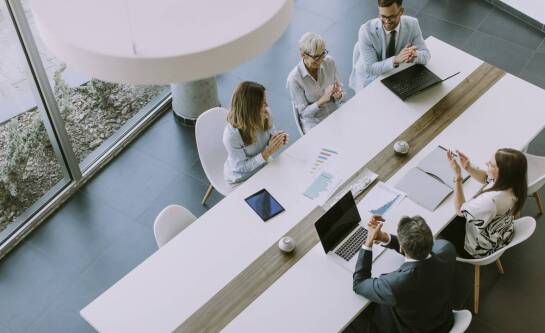 Jak adwokat może wspierać w sprawach dotyczących dziedziczenia przedsiębiorstw?