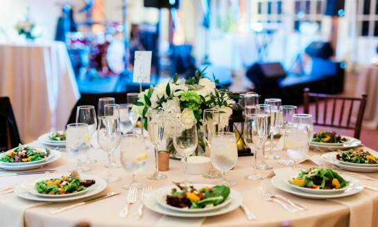 Jakie menu na komunię oferuje hotelowa restauracja?