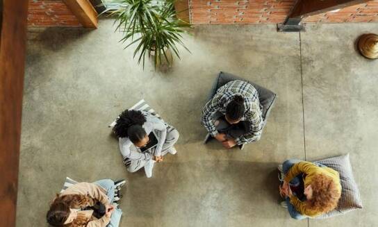 Jakie techniki terapeutyczne stosuje się przy problemach z regulacją emocji?