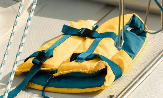 Bezpieczeństwo na wodzie – wybór odpowiedniego kapoka