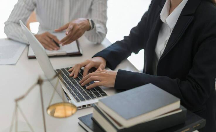 Jakie korzyści niesie współpraca z dobrym adwokatem w sprawach cywilnych?