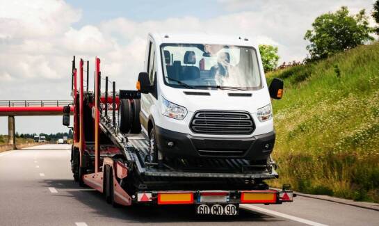 Jak wygląda proces wyboru odpowiedniej lawety do transportu samochodu?