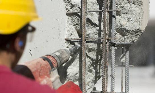 Bezpieczeństwo i precyzja: Cięcie betonu liną diamentową