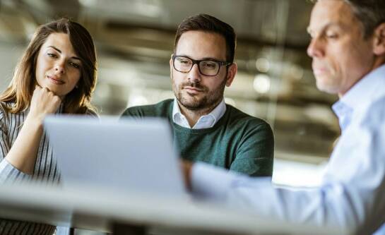 Jak kancelaria prawna pomaga przedsiębiorcom w negocjacjach umów?