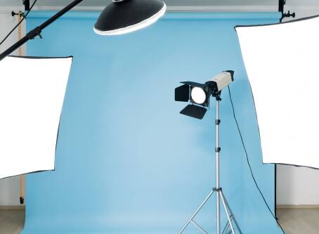 Jak zrobić tło do zdjęć w domu przy użyciu prostych materiałów?