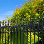 Jakie korzyści przynosi malowanie proszkowe ogrodzeń metalowych?