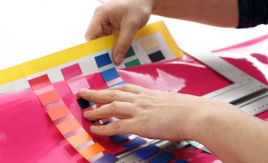 Jakie usługi oferuje drukarnia cyfrowa w zakresie materiałów reklamowych?