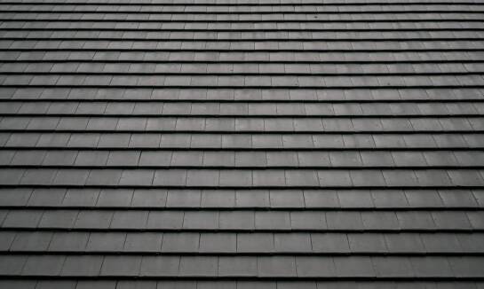 Jakie są korzyści z zastosowania blachodachówki w pokryciach dachowych?