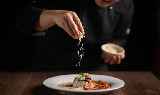 Rola doświadczonego szefa kuchni w tworzeniu menu na Woli