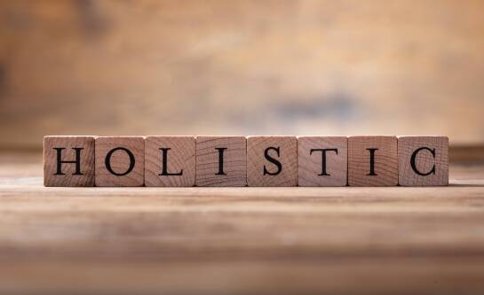 Czym jest holizm? Od teorii do zastosowań w codziennym życiu.