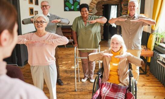 Kulturalne i manualne zajęcia w domu opieki i ich znaczenie dla życia seniorów
