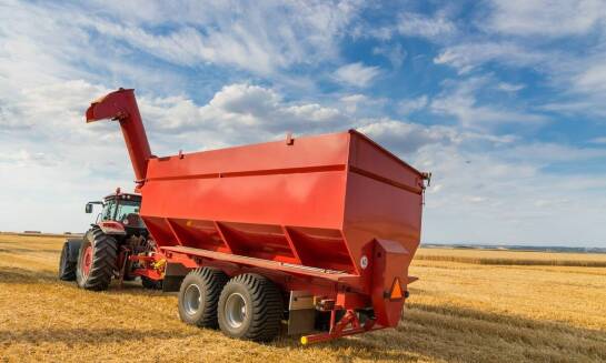 Wyzwania i rozwiązania w transporcie zbóż przyczepą objętościową
