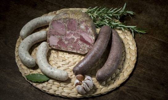 Wpływ lokalnej produkcji jelit naturalnych na jakość wędlin