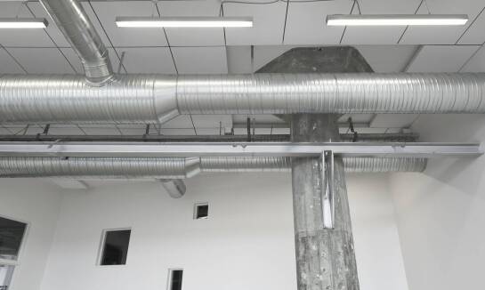 Jakie akcesoria zwiększają funkcjonalność drzwi ei30?