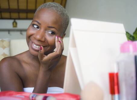 Co to jest primer do twarzy i jak wpływa na trwałość makijażu?