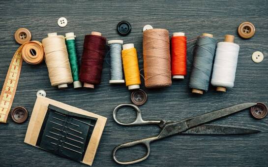 Jakie znaczenie ma dobór materiałów w procesie szycia na zamówienie?