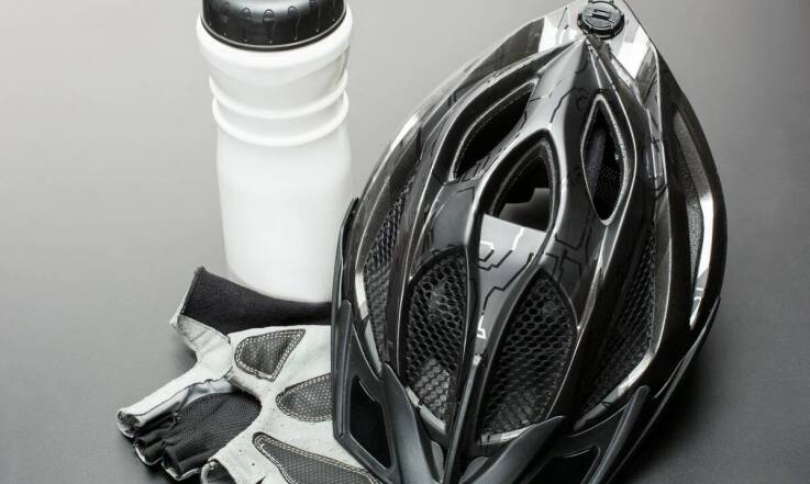 Jakie zestawy startowe oferuje marka Assos dla początkujących kolarzy?