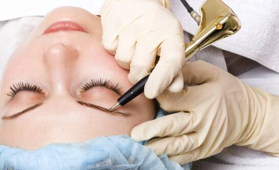 Jak pielęgnować brwi po makijażu permanentnym brwi dla najlepszego rezultatu?