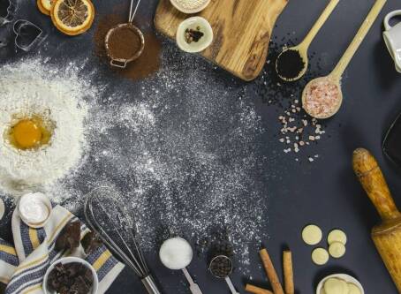 Czym można zastąpić jajko w cieście, aby deser był równie puszysty?