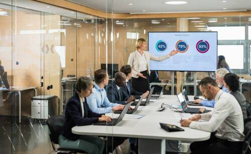 Jakie wyzwania napotykają geodeci podczas obsługi inwestycji?