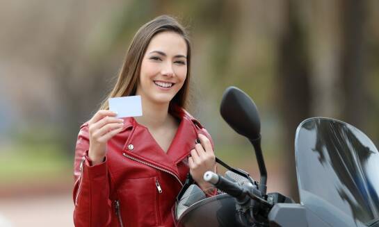 Jakie są kluczowe umiejętności, które rozwijasz podczas kursu prawa jazdy na motor?