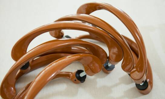 Jakie są korzyści z wykorzystania drewnianych blejtramów na zamówienie?