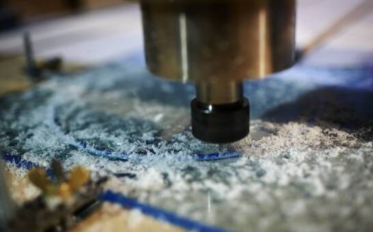 Jakie są główne zalety systemu CNC w obróbce plastiku?