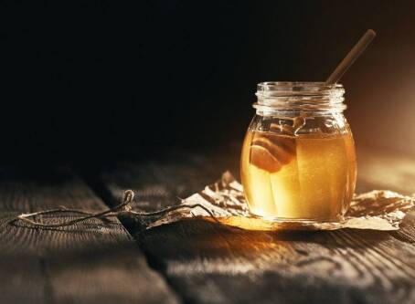 Czy miód podnosi cukier i jak wpływa na organizm?