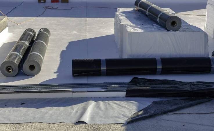 Blachodachówka płaska: zalety i wady tego rozwiązania