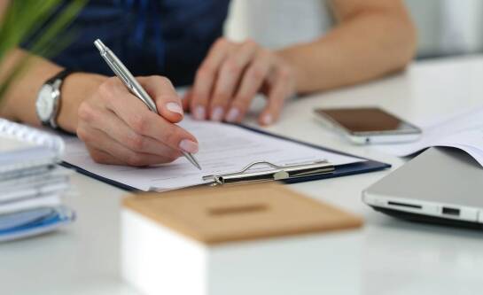 Jak długo trwa proces rozpatrywania wniosku o zasiłek macierzyński w Holandii?