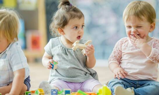 Jak przedszkole niepubliczne wspiera rozwój emocjonalny dzieci?