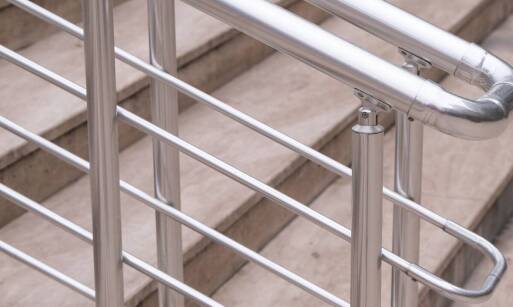 Różnorodność wykończeń balustrad schodowych i balkonowych: Jakie opcje są dostępne?