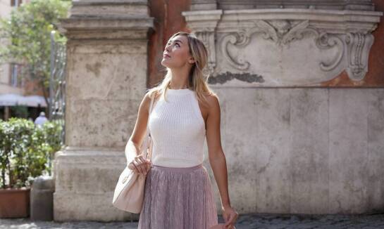 Szerokie spodnie damskie jeansy: klucz do swobodnego stylu