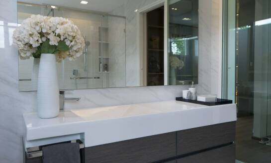 Lustra na wymiar a ich wpływ na atmosferę wnętrza