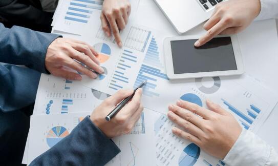 Kiedy warto rozważyć outsourcing usług księgowych do biura rachunkowego?